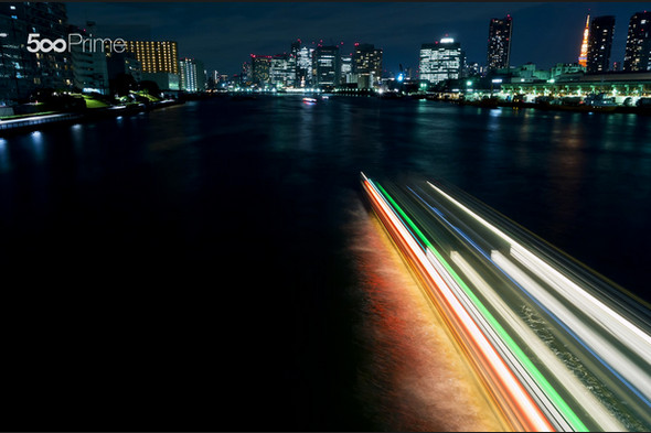 Ship-Passing-Through-the-Sumida-River-Tokyo